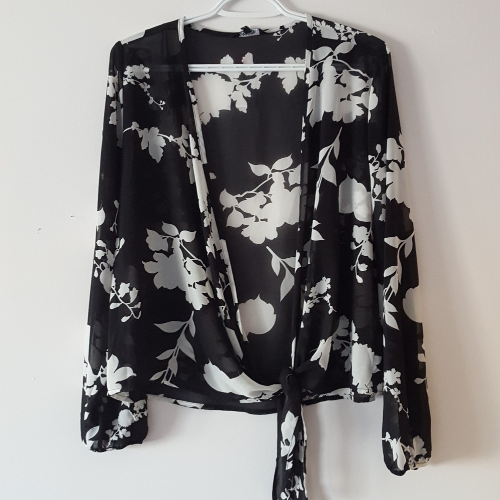 🆕️Floral Chiffon Wrap Top Size Medium